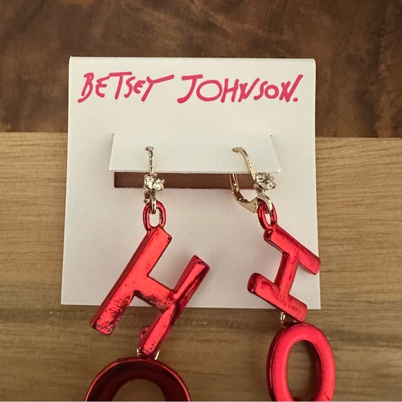 Betsey Johnson Ho Ho Ho Red & Green Metallic Mismatch Drop Earrings NWT - Picture 3 of 3
